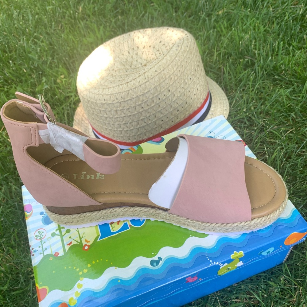 Sandals - Picture 1 of 3